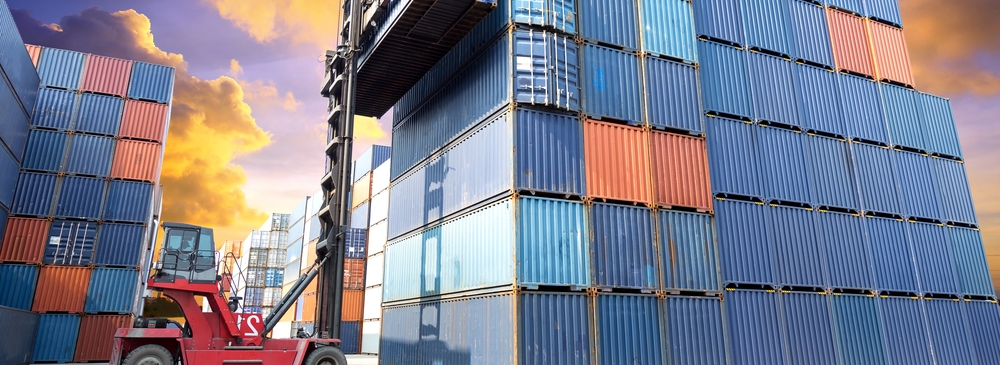 containers at port